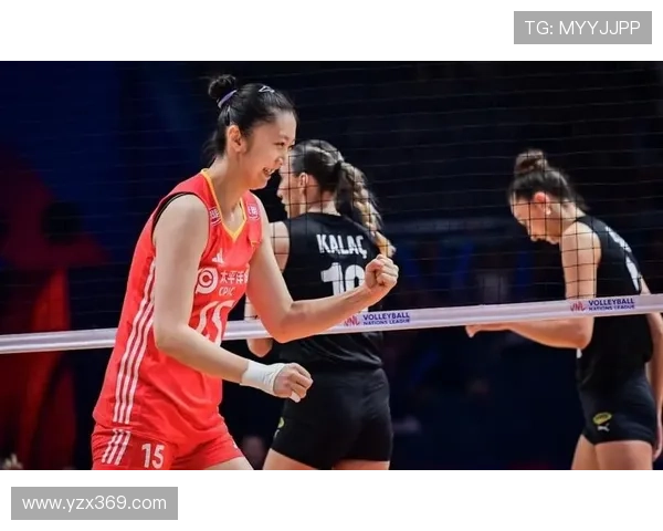 中国女排力克劲敌勇夺世界杯冠军展现团队精神与顽强拼搏风采