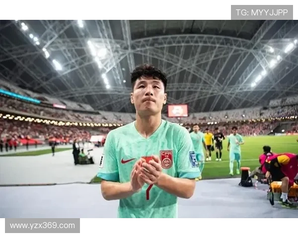 中国足球队备战世预赛 新任主帅谈战术调整与球队信心