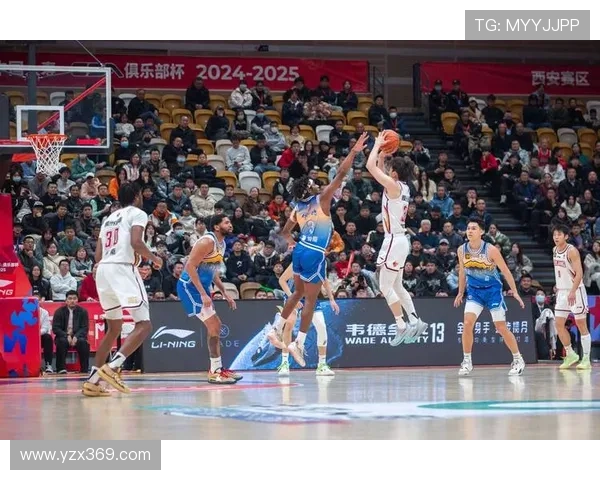 新赛季篮球联赛揭幕战激战正酣 球迷热情高涨赛事精彩纷呈